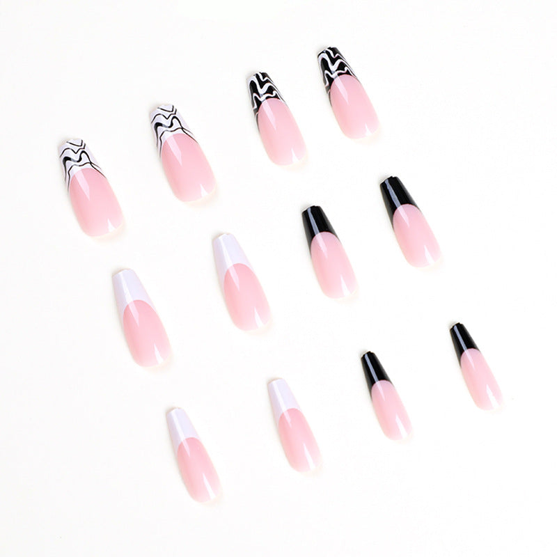 Kunstvolle Nagelverlängerungen mit modernem Monochrom-Design Brehn
