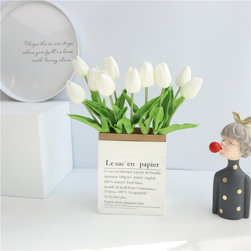 Künstlicher dekorativer Tulpenstrauß
