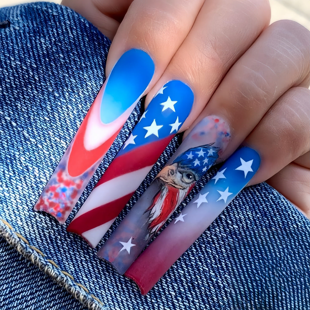 Kunstnägel im patriotischen Design Brehn