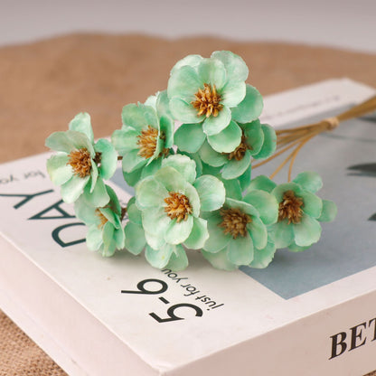 Dekorativer getrockneter Blumenstrauß
