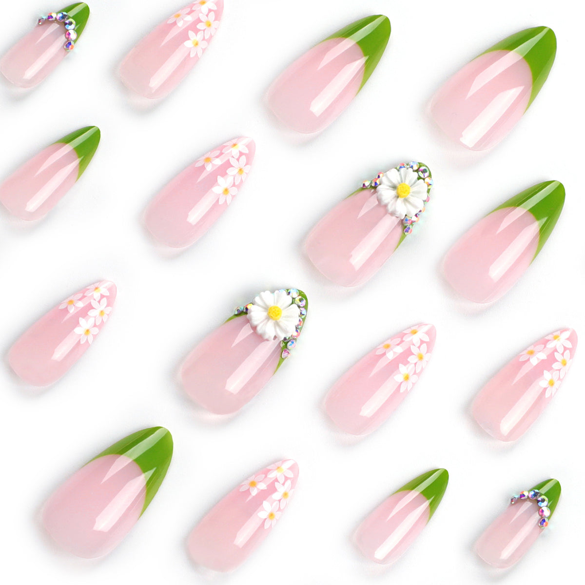Kunstnägel mit floralen Akzenten und grünem French-Tip Brehn