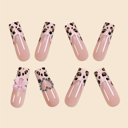 Stilvolle Leopard-Print-Nagelverlängerungen