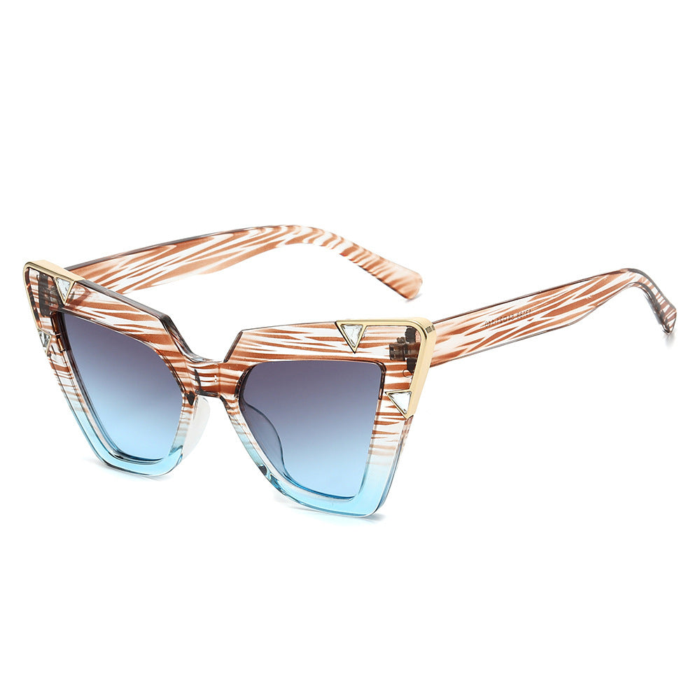 Statement Cat-Eye Sonnenbrillen mit dekorativen Akzenten Brehn