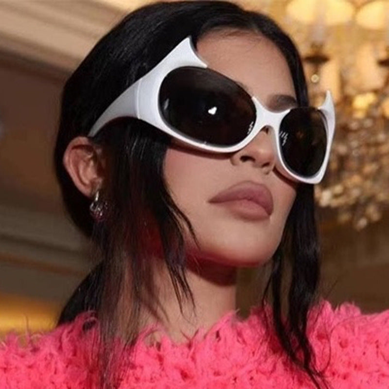 Damen futuristische Sonnenbrille mit stylischem Design und schützendem UV-Filter Brehn