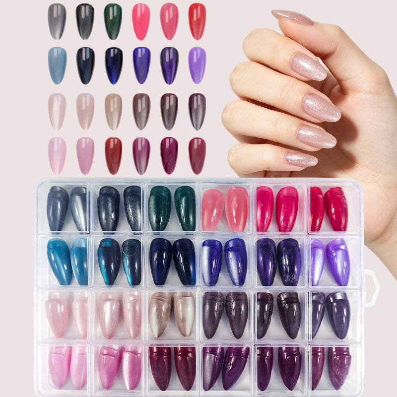 Kunstnagelset mit schimmernden Designs Brehn