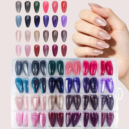 Kunstnagelset mit schimmernden Designs Brehn