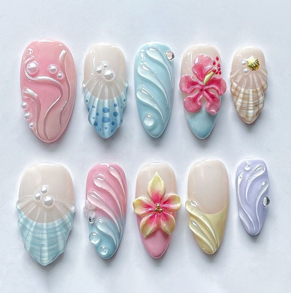 Kunstvoller Nagelspitzen Set mit Blattakzenten Brehn