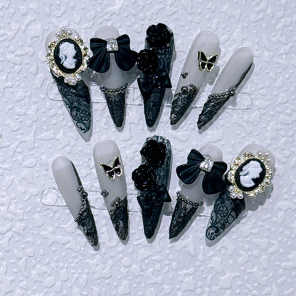 Gothic-inspirierte dekorative Nail Art Kollektion