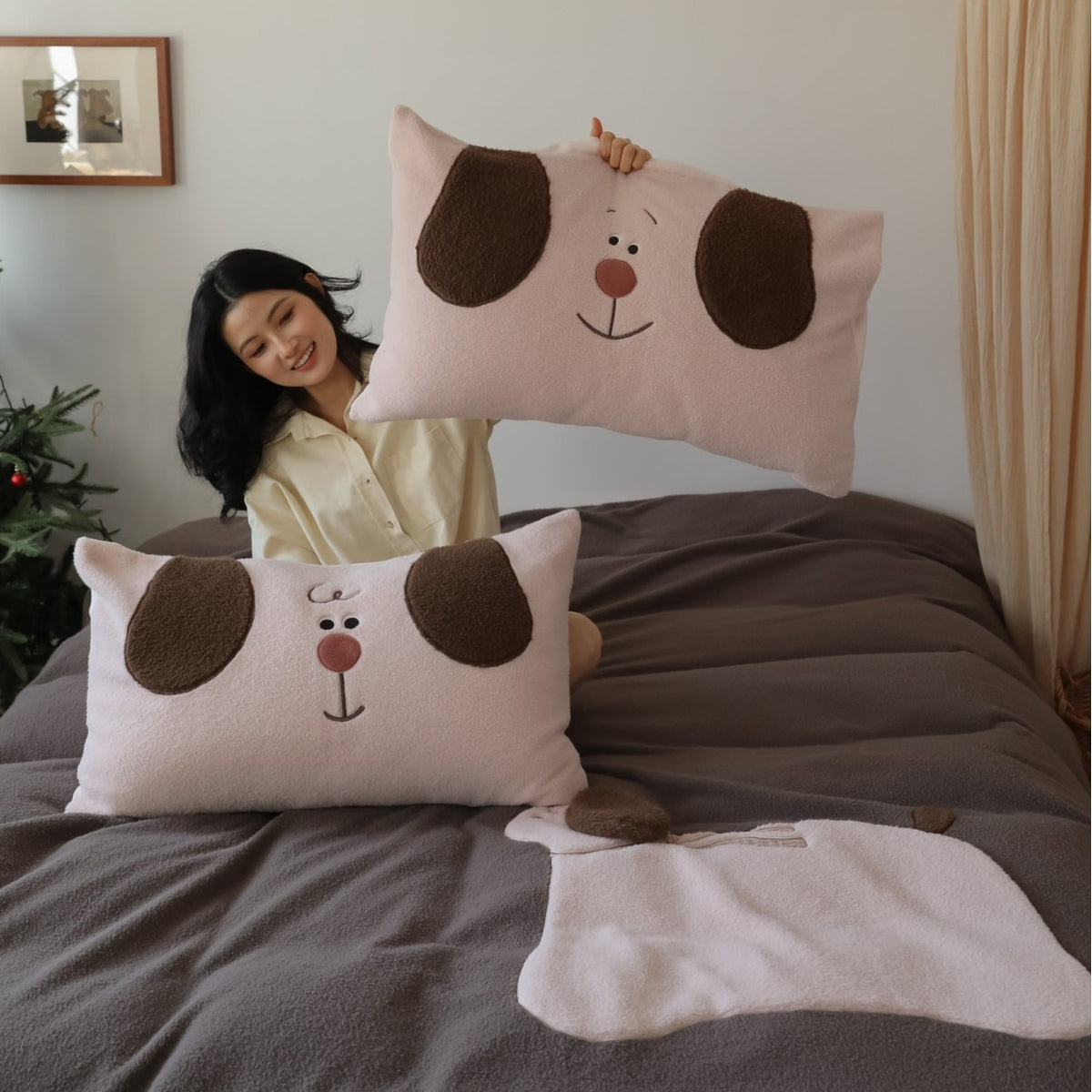 Kuscheldecke mit 3D-Küken-Applikation und niedlichen Plüsch-Füßchen