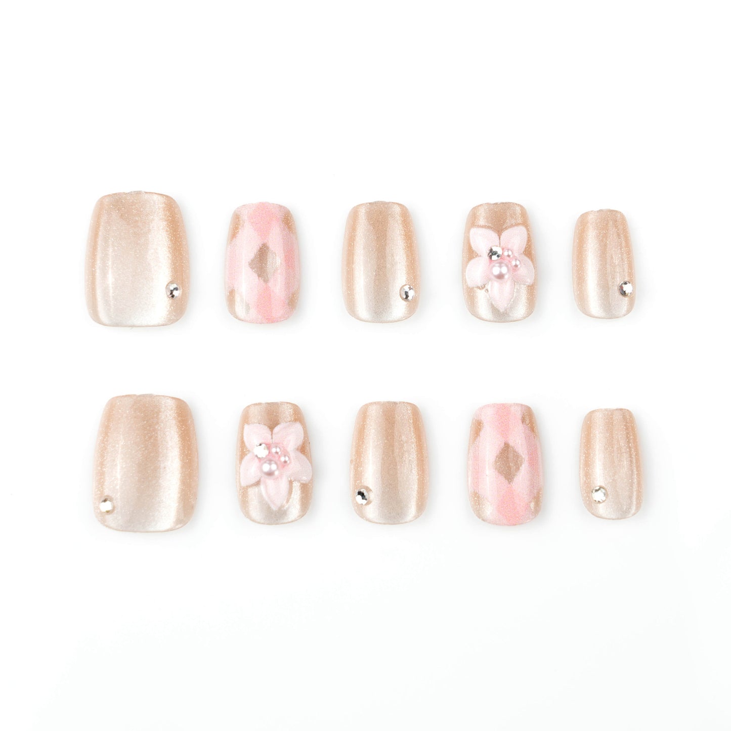 Kunstnagelset mit floralen Akzenten und Glitzer Brehn