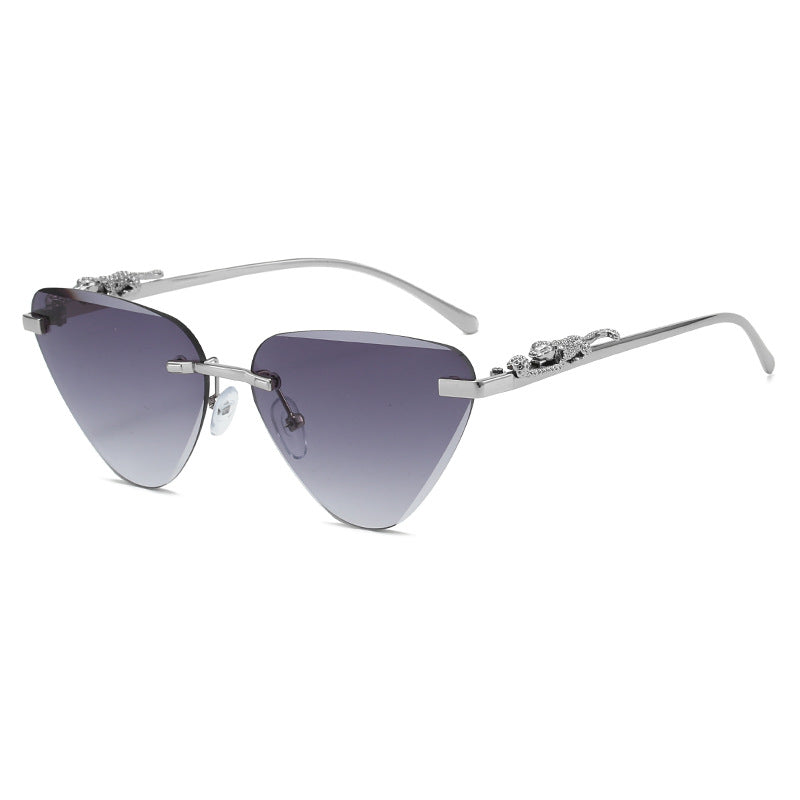 Damen Designer-Sonnenbrille mit kreativem, dreieckigem Rahmen und elegante goldene Akzente Brehn