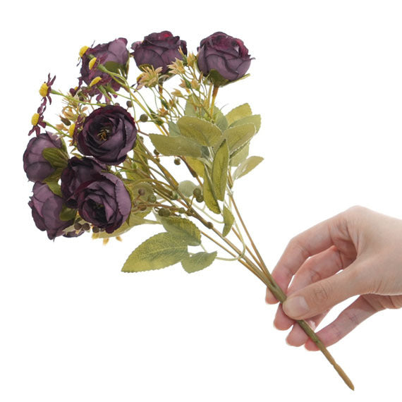 Lebensnahes Blumenbouquet mit Wiesenblumenakzenten