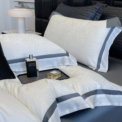 Premium-Bettwäscheset aus Baumwollsatin mit dezentem Blattmuster und feiner Kederkante