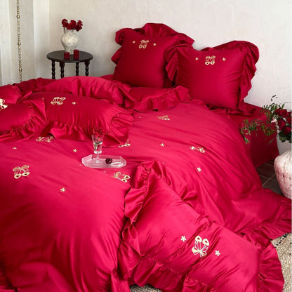 Satin-Bettwäsche-Set mit Volant und romantischer Herz- und Schleifenstickerei