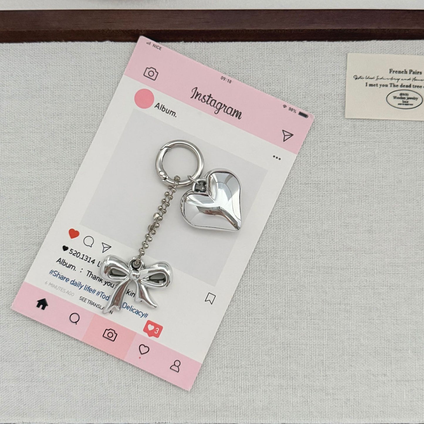 Herzförmiger Charm-Schlüsselanhänger mit Schleife Brehn