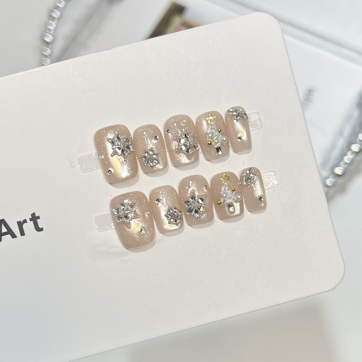 Elegantes Press-On-Nagelkunst-Set mit funkelnden Akzenten Brehn