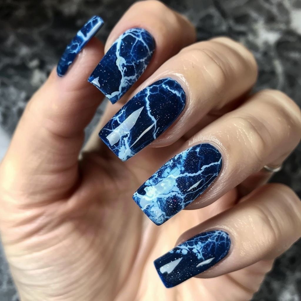 Kunstnägel im eleganten Marmor-Design Brehn
