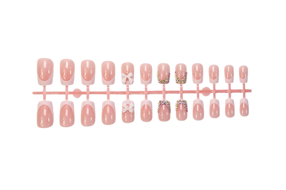 Kunstnagelset mit glamourösen Verzierungen Brehn
