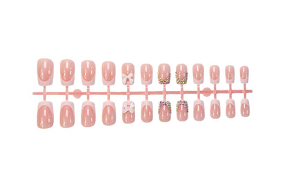 Kunstnagelset mit glamourösen Verzierungen Brehn