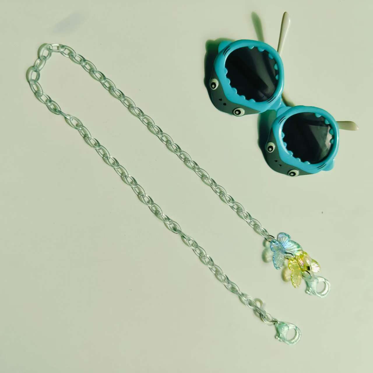 Modische Kette mit Schmetterlings-Haken Von Brehn