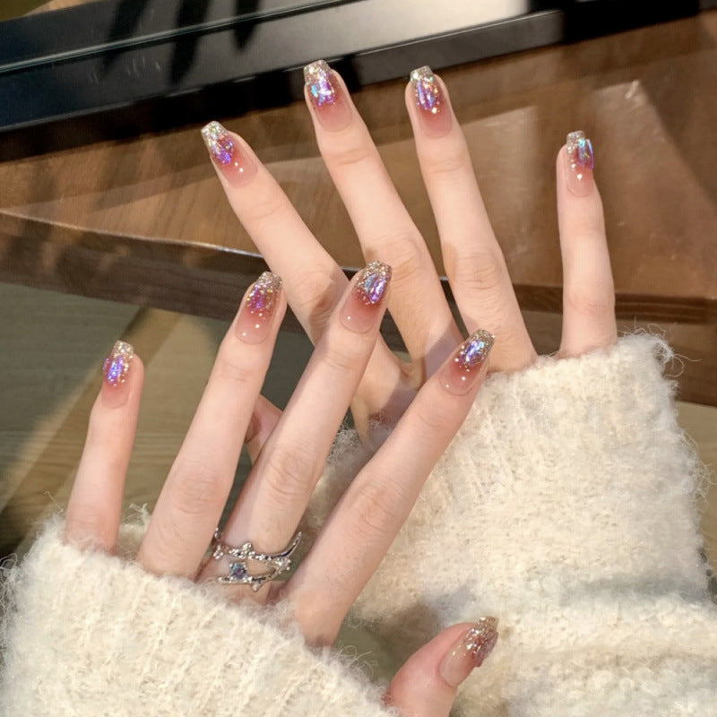 Glamouröse Kunstnägel mit Glitzer-Effekten Brehn