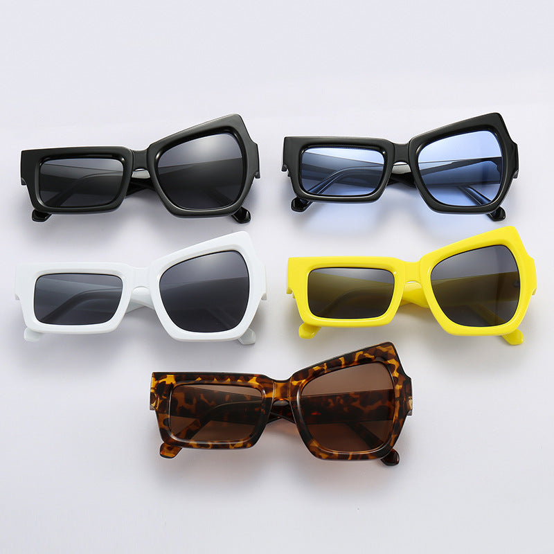 Damen quadratische Sonnenbrille mit modernem, minimalistischem Design Brehn