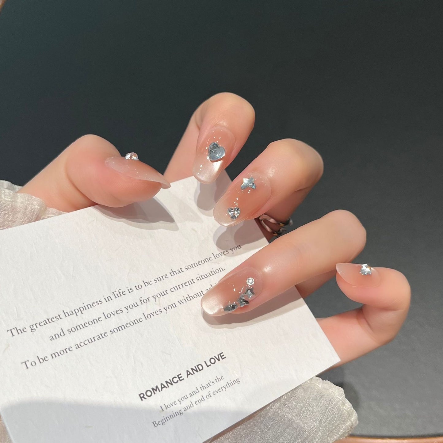 Herzförmige Kristall-verzierte Press-On Nagelkunst Brehn