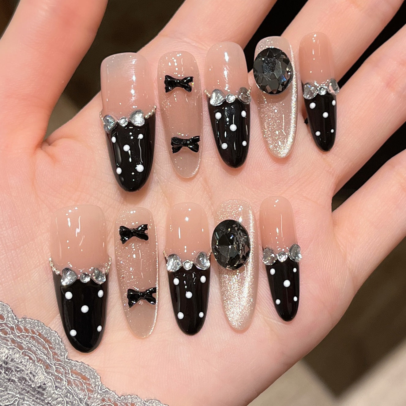 Dekorative mit Strass verzierte Press-On Nagelerweiterungen Brehn