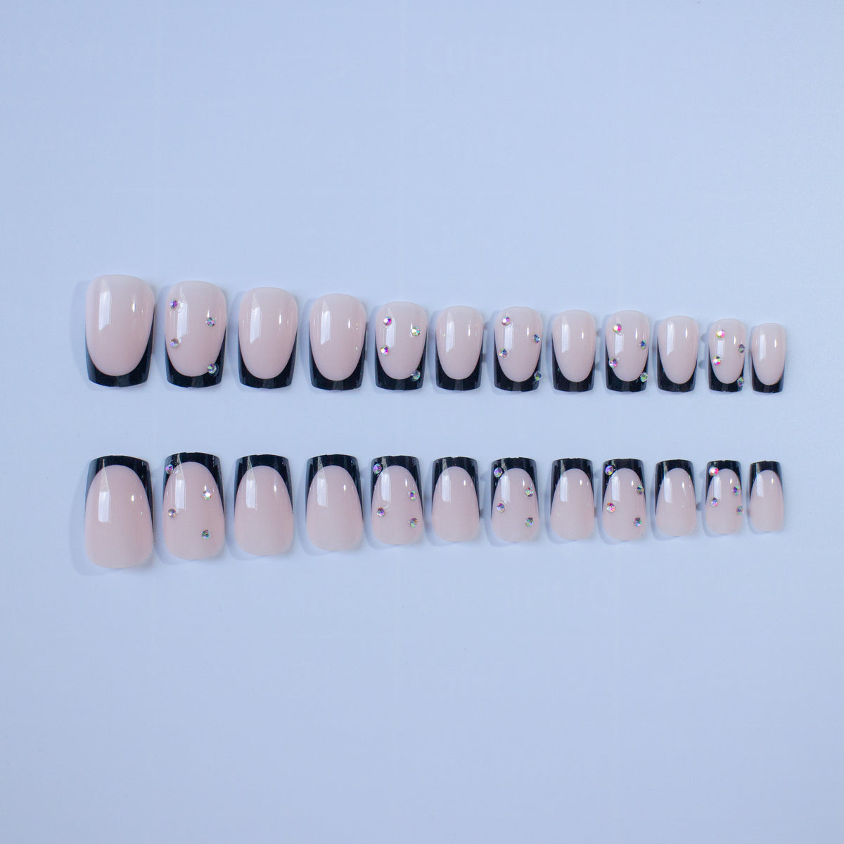 Elegantes Nagelkunst-Design-Set mit Strass-Akzenten
