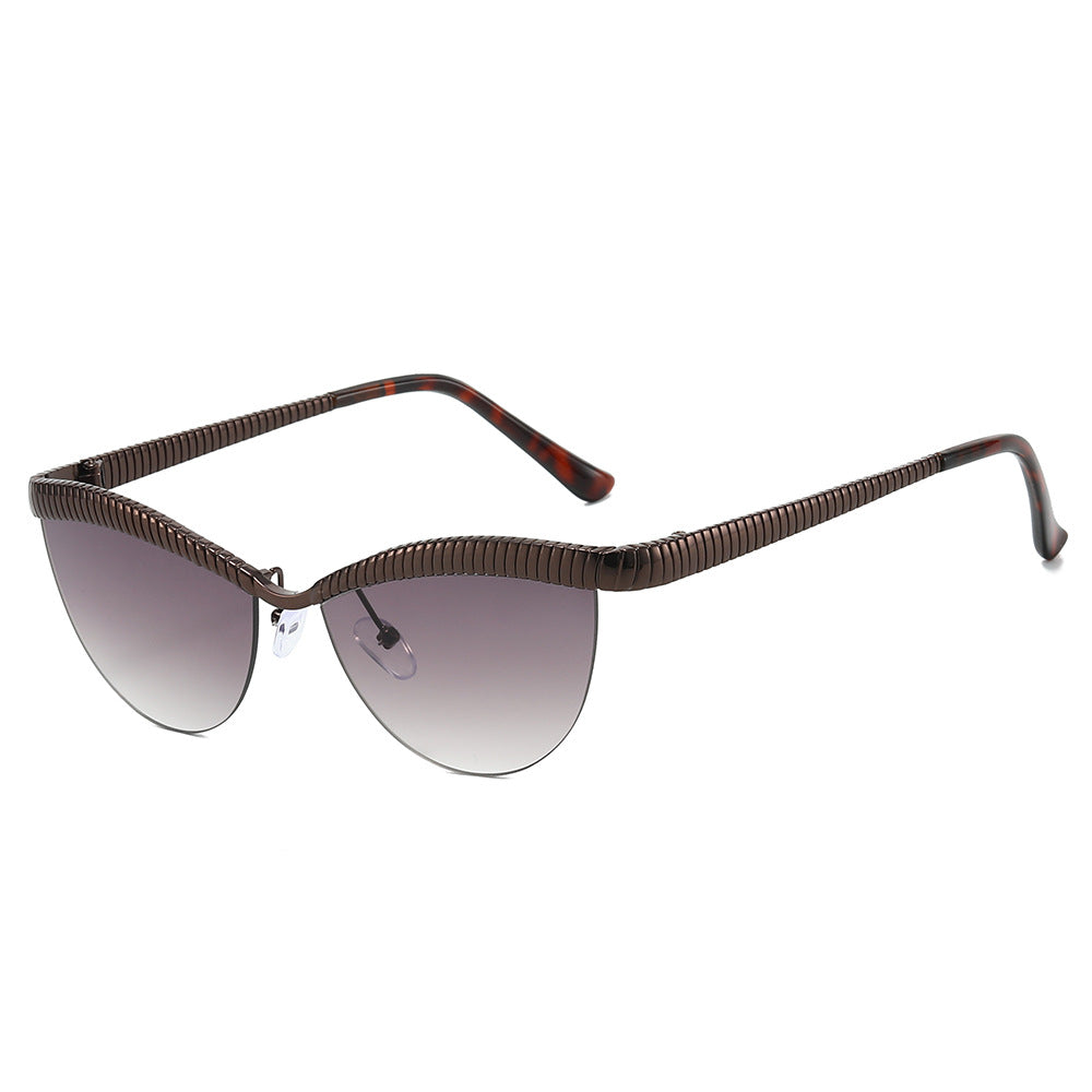 Statement Cat-Eye Sonnenbrille mit sculptierten Metallrahmen Brehn