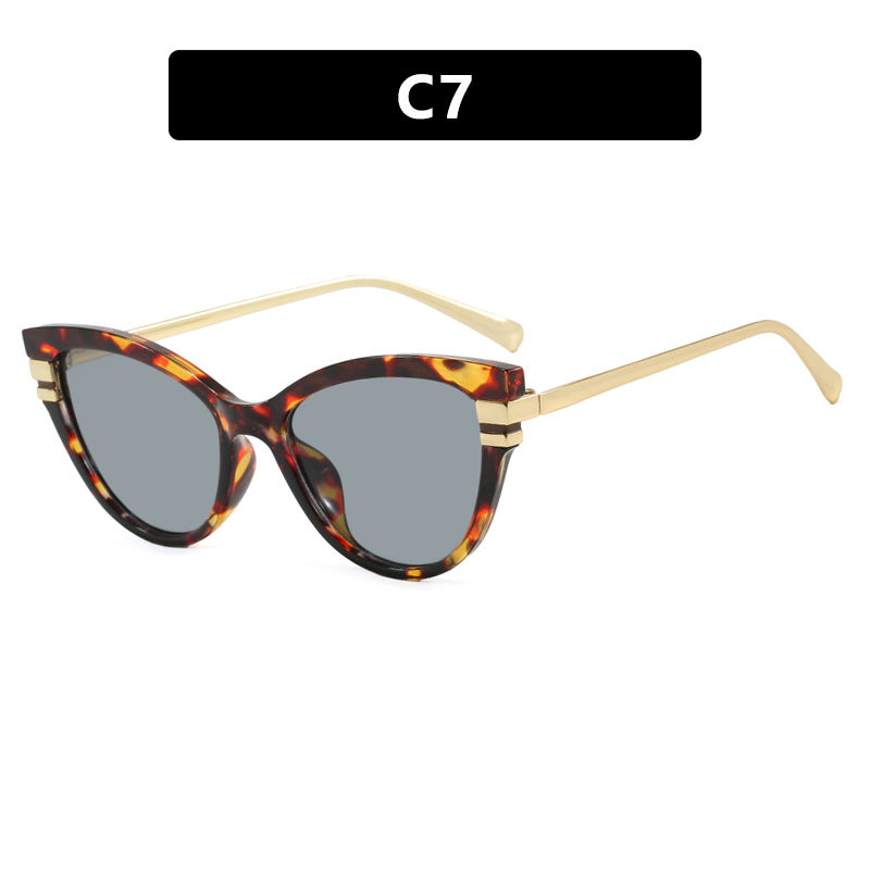 Damen Cat-Eye Sonnenbrille mit elegantem Kunststoffrahmen und goldenen Akzenten Brehn