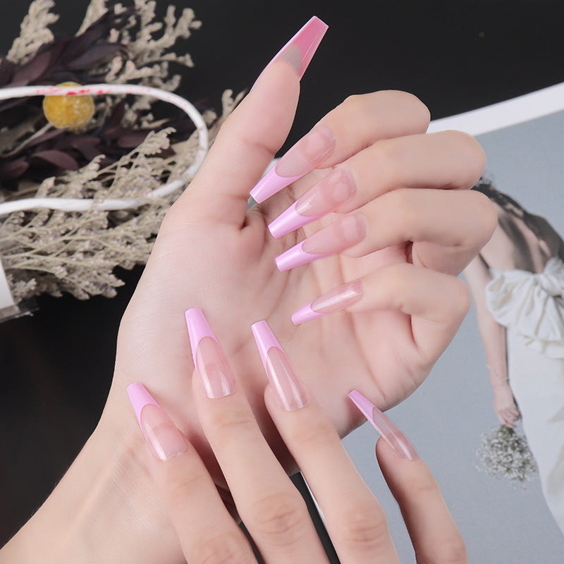 Elegantes Stiletto-Press-On-Nagelset mit zweifarbigen Design Brehn