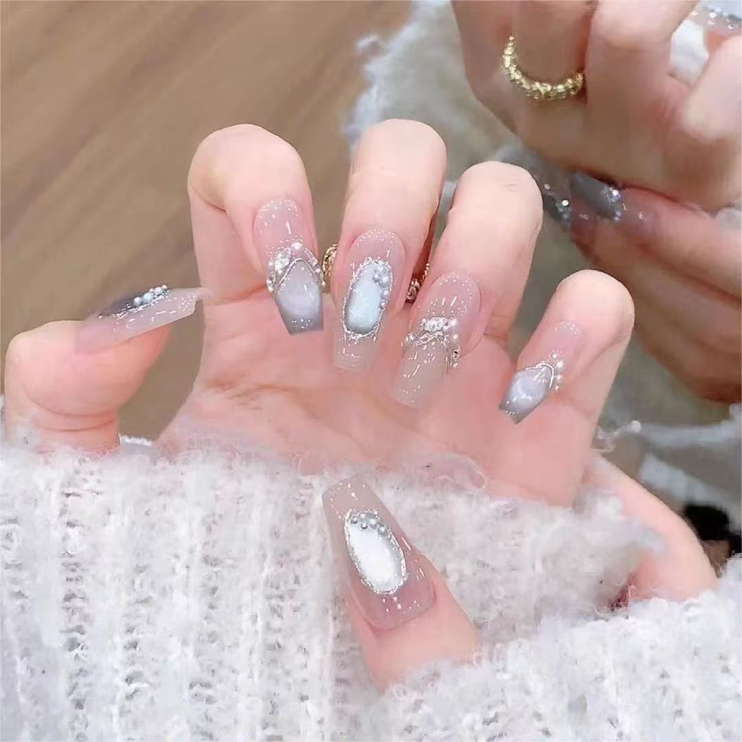 Künstlerische mit Juwelen verzierte Acryl-Nagelverlängerungen