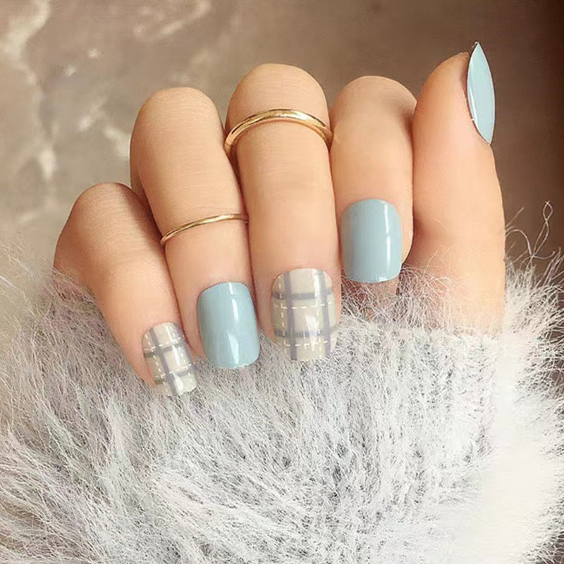 Stylisches Press-On-Nagelset mit geometrischen Mustern