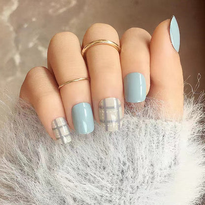 Stylisches Press-On-Nagelset mit geometrischen Mustern