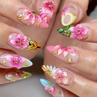 Verschnörkelte florale 3D-Nagelverlängerungen Brehn