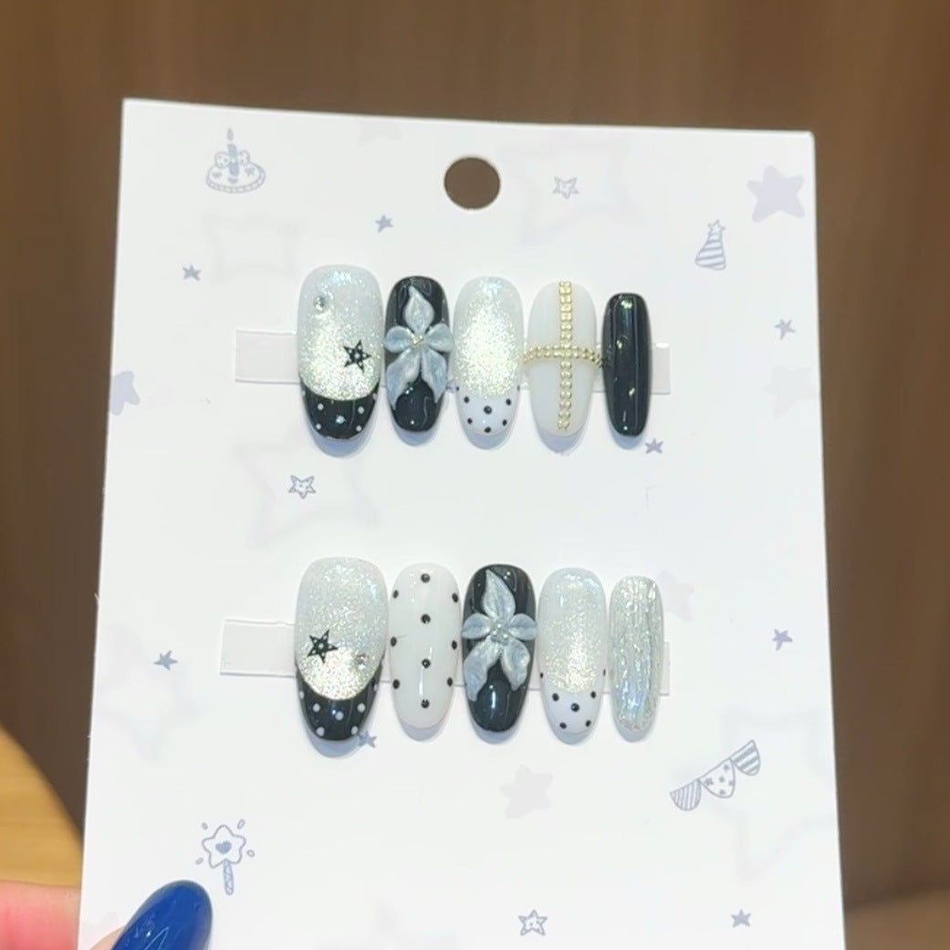Glamouröse Kunstnagelspitzen mit Floralen Akzenten Brehn