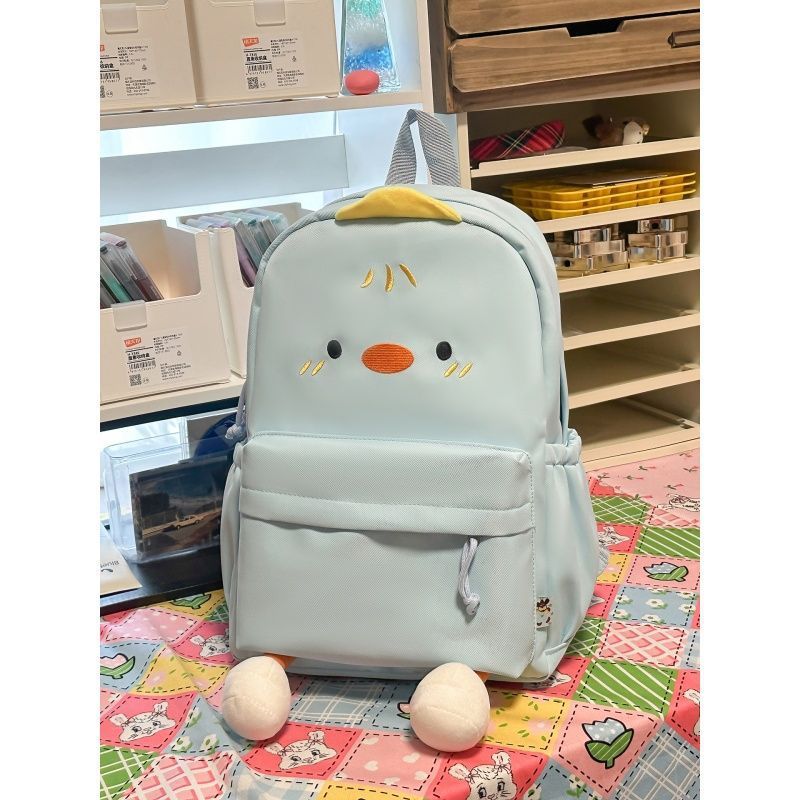 Kreativ Gestalteter Rucksack mit Plüschigen Applikationen Brehn