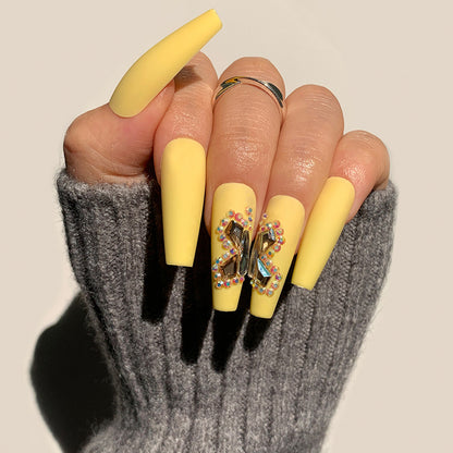 Nagelkunst mit Herz- und Lippenmotiven Brehn