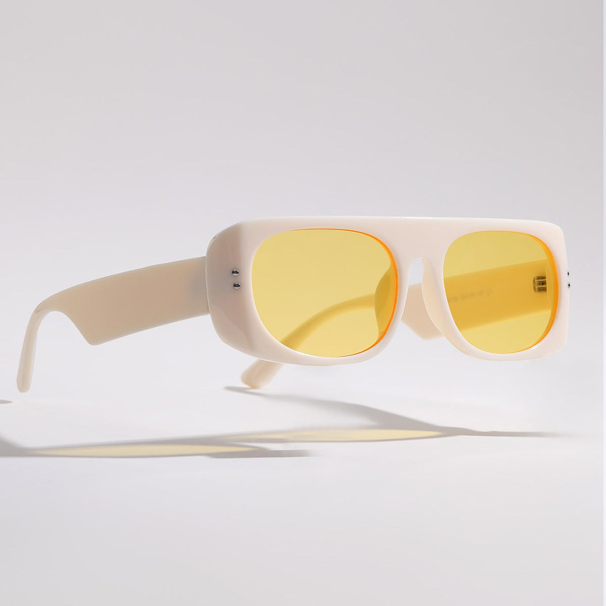 Damen trendige Sonnenbrille im modernen futuristischen Design Brehn