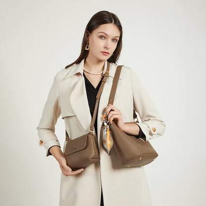 Texturierte Leder-Eimer-Tasche Brehn