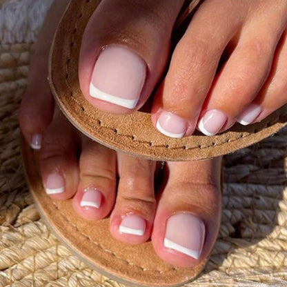 Kunstnagelset mit eleganter French Maniküre Brehn