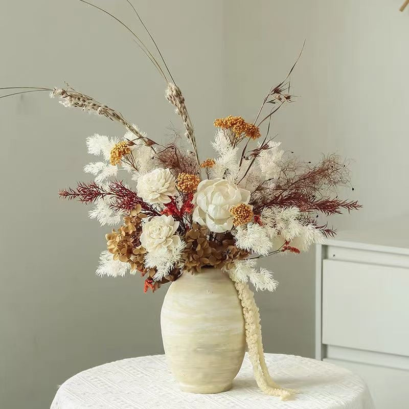 Eleganter getrockneter Blumenstrauß
