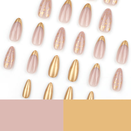 Kunstvolle Stiletto-Nägel mit Glitzer- und Goldakzenten Brehn
