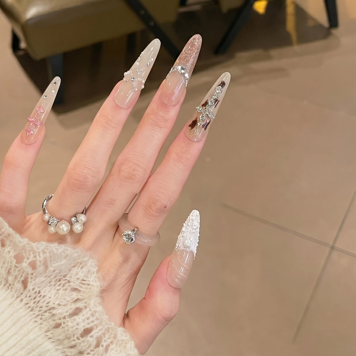 Glamouröses Press-On Nagelkunstset mit innovativen Designelementen Brehn