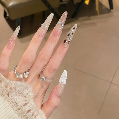 Glamouröses Press-On Nagelkunstset mit innovativen Designelementen Brehn