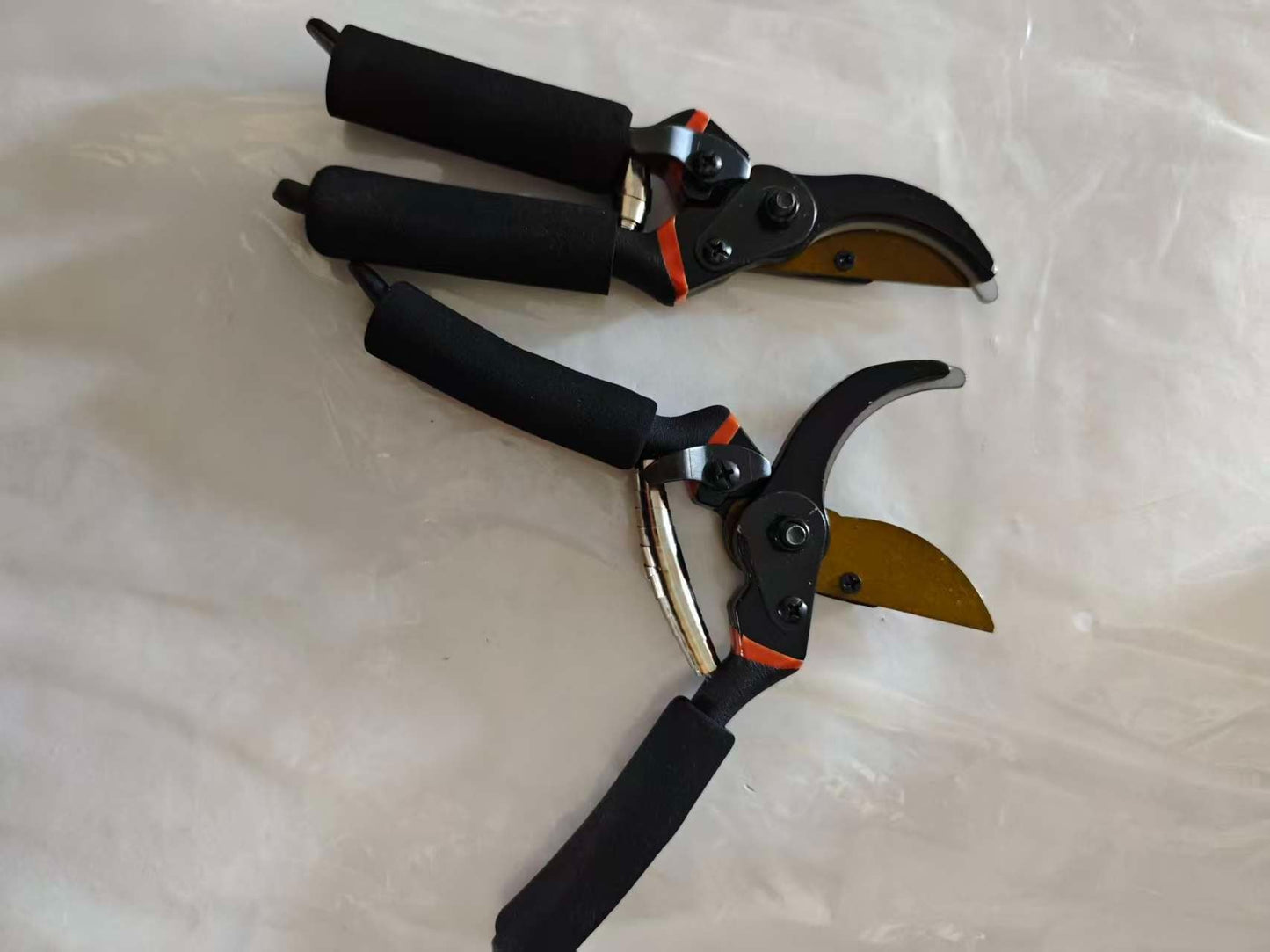 Ergonomische Bypass-Gartenschneider mit gepolsterten, rutschfesten Griffen Brehn