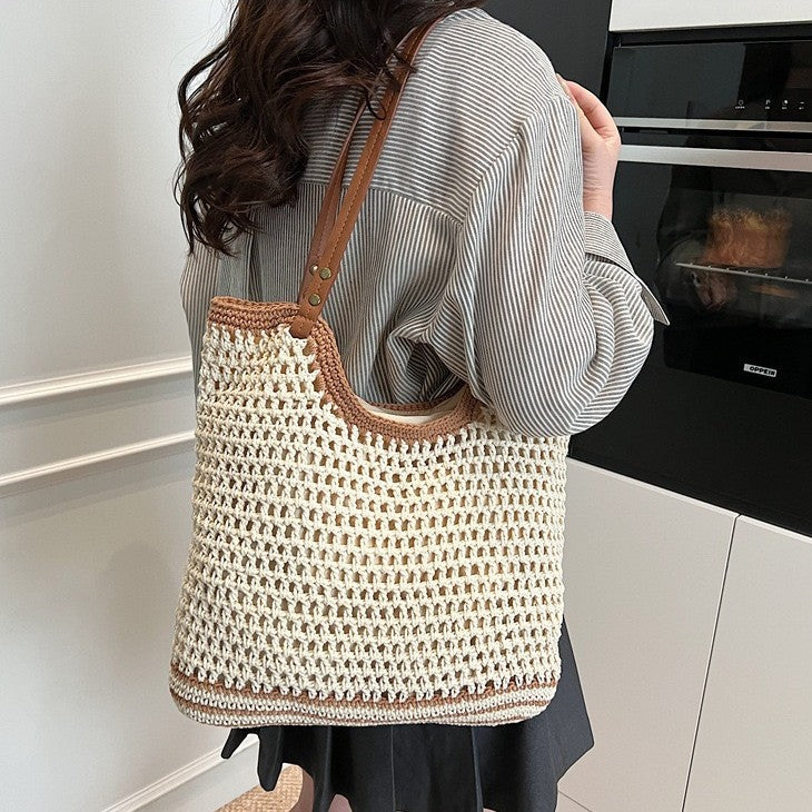 Geflochtene Strandtasche mit Ledernen Schulterrie Brehn