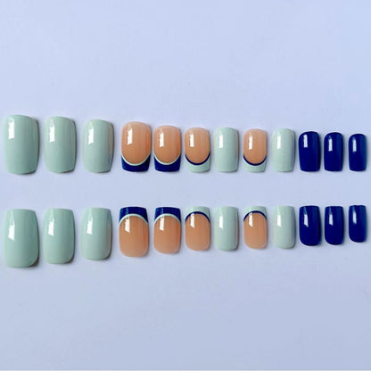 Schicke French Tip Nagelkunst