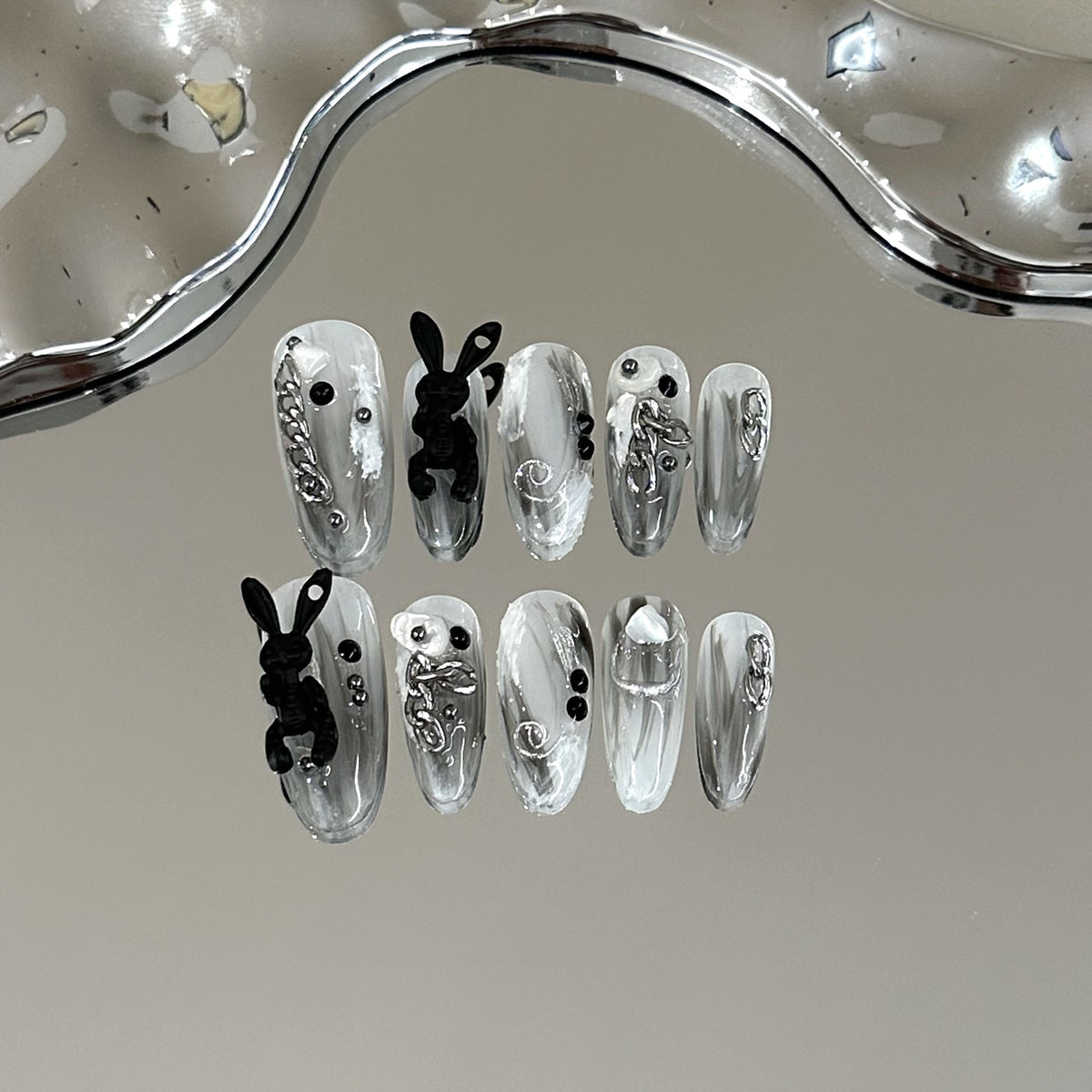 Künstlerisches Bunny-Themen Press-On Nagelset